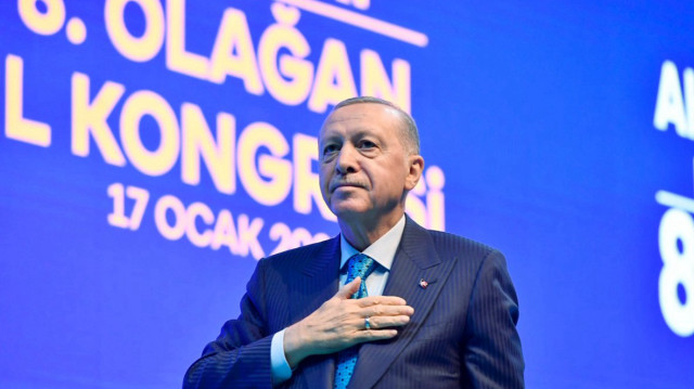 Le président turc Recep Tayyip Erdogan lors du congrès provincial du Parti de la justice et du développement (AKParti) à Kayseri, dans l'est de la Türkiye. 