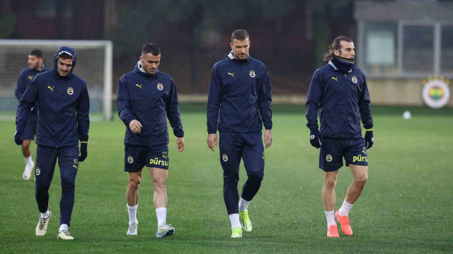 Fenerbahçe ligde topladığı 42 puanla ikinci sırada yer alıyor.