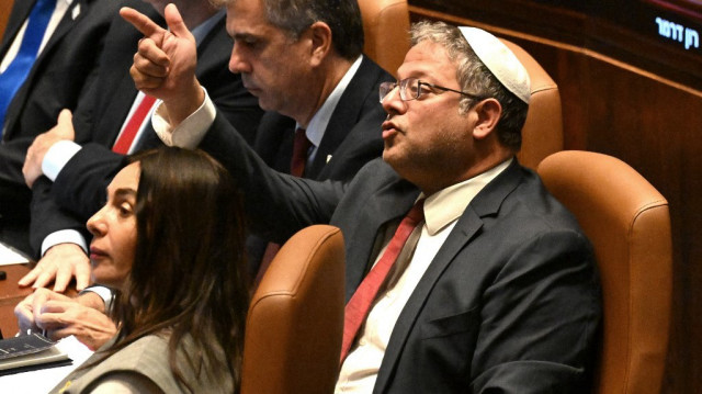 Le ministre israélien de la Sécurité nationale, Itamar Ben-Gvir, fait un geste lors de l'ouverture de la 25e session du Parlement à Jérusalem, le 28 octobre 2024.