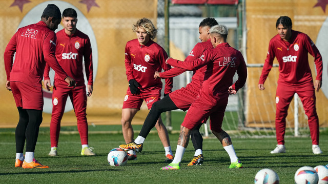 Süper Lig'e verilen araya Galatasaray lider girmişti.