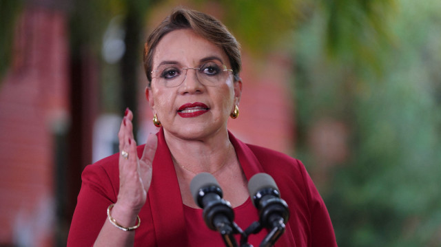 La présidente du Honduras Xiomara Castro s'exprimant lors d'un message à la nation à Olancho, au Honduras, le 1er janvier 2025.