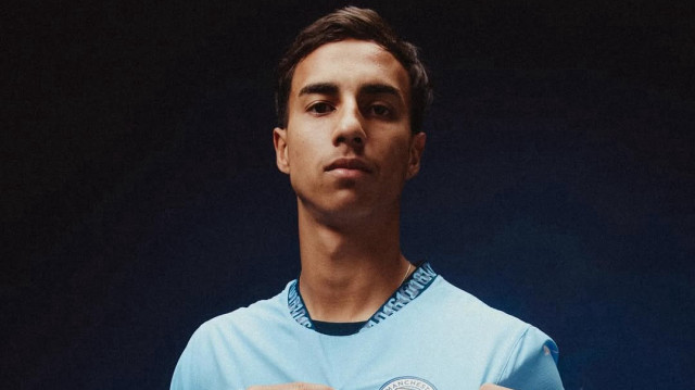 Victor Reis Manchester City'de 22 numaralı formayı giyecek.