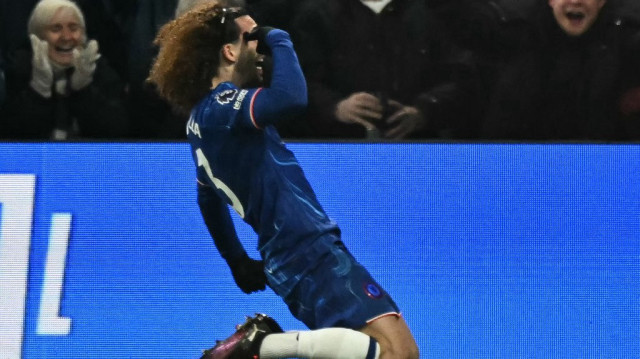 Le défenseur espagnol de Chelsea, Marc Cucurella, après avoir inscrit le deuxième but de son équipe lors du match de Premier League anglaise entre Chelsea et Wolverhampton Wanderers à Stamford Bridge, à Londres, le 20 janvier 2025.