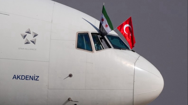 La compagnie aérienne Turkish Airlines, qui reprend son service vers la Syrie vendredi avec un vol Istanbul-Damas après avoir arrêté ses opérations en 2012, a atterri à Damas en Syrie le 23 janvier 2025.