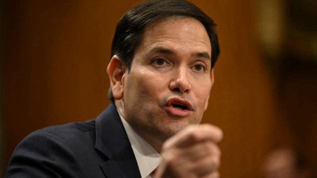 Marco Rubio témoigne lors d'une audition de la commission des affaires étrangères du Sénat sur sa nomination au poste de secrétaire d'État, au Capitole à Washington, DC, le 15 janvier 2025.