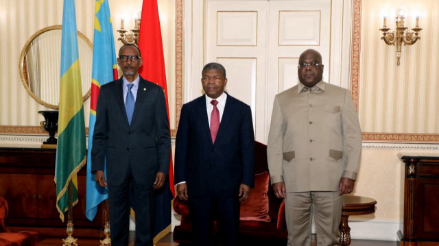 Le président du Rwanda, Paul Kagame (à gauche), le président de l'Angola, Joao Lourenco (à droite), et le président de la République démocratique du Congo, Felix Tshisekedi (à droite), à Luanda, le 6 juillet 2022.