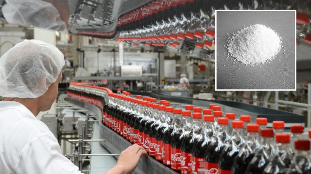 Yaşanan zehirlenme vakaları ve metal parça bulunmasının ardından Coca-Cola'nın birçok ürününde şimdi de klorat tespit edildi.