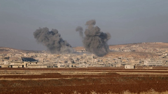 Israël mène des frappes aériennes contre des positions de l'armée syrienne près d'Alep.