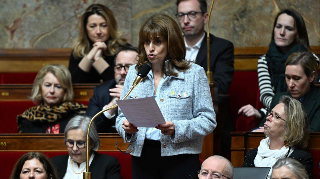Caroline Yadan, députée du groupe centriste Renaissance, prend la parole lors d'une séance de questions au gouvernement à l'Assemblée nationale française à Paris, le 7 février 2024.
