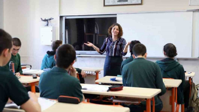 Milli Eğitim Bakanlığı (MEB) öğretmenlerin yer değiştirme ve yönetici görevlendirme takvimini açıkladı.