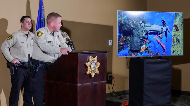 Le shérif de la police métropolitaine de Las Vegas, Kevin McMahill, tient une conférence de presse sur l'explostion de la Tesla devant l'entrée du Trump International Hotel & Tower Las Vegas, au quartier général de la police métropolitaine de Las Vegas, le 2 janvier 2025, Nevada.