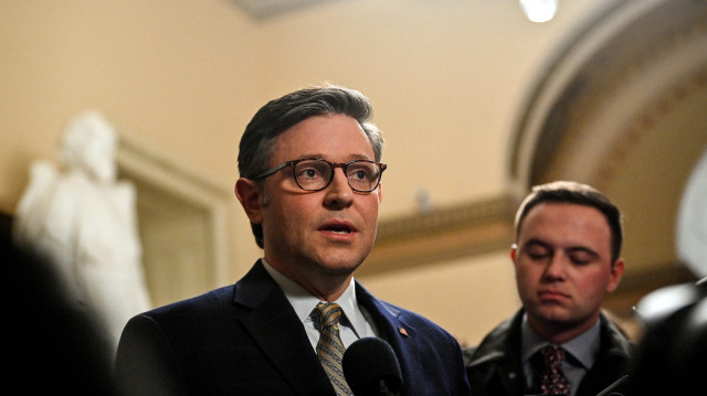 Le président de la Chambre des représentants des États-Unis, Mike Johnson, s'adressant aux journalistes au Capitole, à Washington DC, le 20 décembre 2024.