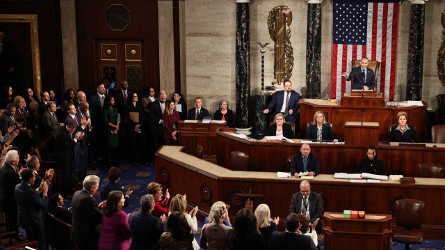 Le représentant américain Hakeem Jeffries (D-NY) s'exprime lors du premier jour du 119ème Congrès dans la Chambre des représentants du Capitole des États-Unis le 3 janvier 2025 à Washington, DC. Le député Mike Johnson (R-LA) a conservé son poste de président malgré l'opposition de son propre parti, alors que le 119e Congrès tient sa première session pour élire un nouveau président de la Chambre. 