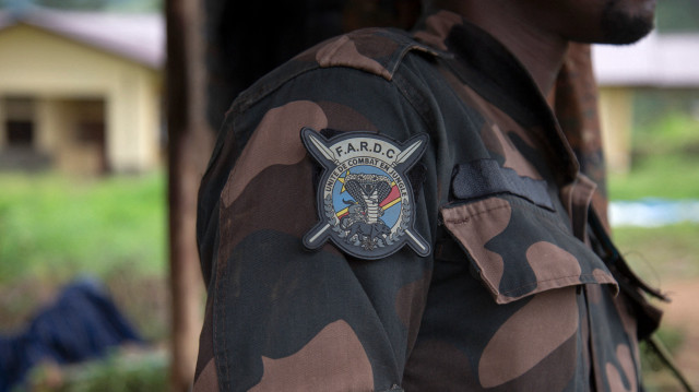 Vue générale d'un insigne des Forces armées de la République démocratique du Congo (FARDC) sur la manche d'un soldat à Lubero le 26 décembre 2024.