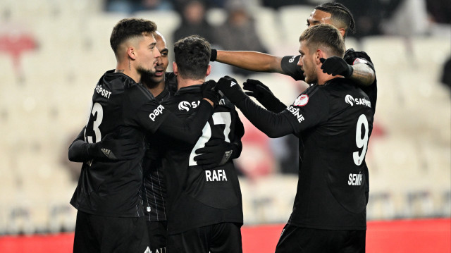 Beşiktaş üç puanla başladı.