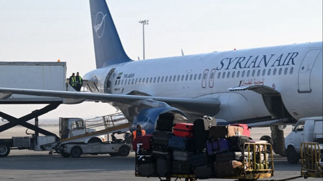 Après près d'un mois d'interruption, le principal aéroport syrien de Damas reprend enfin ses vols internationaux, le 07 janvier 2025.