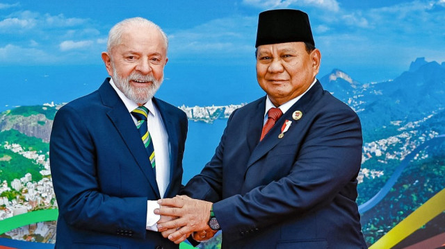 Le président brésilien Luiz Inacio Lula da Silva (G) posant pour une photo avec le président indonésien Prabowo Subianto avant le lancement de l'Alliance mondiale contre la faim et la pauvreté et la première session de la réunion des dirigeants du G20 à Rio de Janeiro, au Brésil, le 18 novembre 2024.