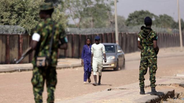 Une attaque meurtrière attribuée à Boko Haram dans l'État de Borno au Nigéria a causé la mort de six soldats et détruit des véhicules militaires et scolaires.