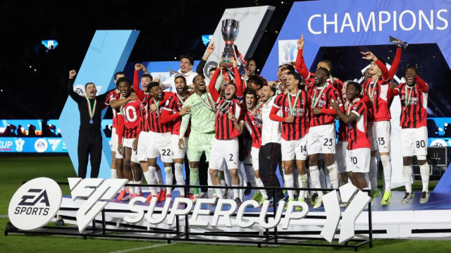 Les joueurs de l'AC Milan après avoir remporté la finale de la Supercoupe d'Italie au stade Al-Awwal Park à Ryad, le 6 janvier 2025.  
