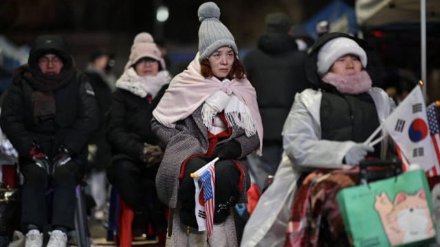 Des partisans du président sud-coréen Yoon Suk Yeol participent à un rassemblement près de sa résidence à Séoul, le 8 janvier 2025. 