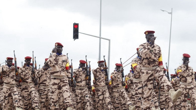 Des membres des forces armées tchadiennes ont défilé lors des célébrations de la 63e fête de l'indépendance à N'Djamena, le 11 août 2023.