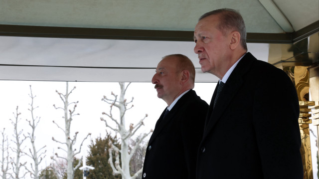 Le président turc, Recep Tayyip Erdogan, accueille son homologue azerbaïdjanais, Ilham Aliyev, lors d'une cérémonie officielle au complexe présidentiel d'Ankara, en Turquie, le 19 février 2024.