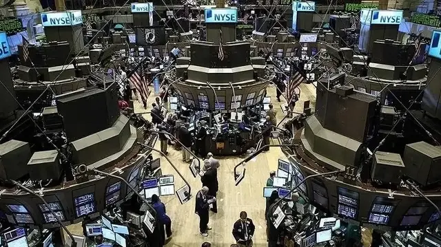 Analistler, ABD'de hükümetin kapanmasının ekonomiye ilişkin endişeleri artırdığını belirterek, özel sektör istihdamındaki beklenmedik düşüşün de iş gücü piyasasındaki zayıflamaya dair yeni kanıt sunduğunu ifade etti.