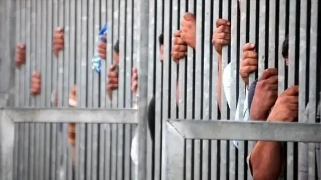 غزة.. الاحتلال يفرج عن 13 أسيرا بعد اعتقالهم في ظروف قاسية