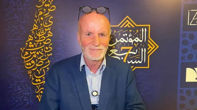 François Burgat, politologue français connu pour ses travaux sur l'islamophobie et le monde arabe, s'est exprimé devant un journaliste de l'agence AA, le 9 octobre 2025.