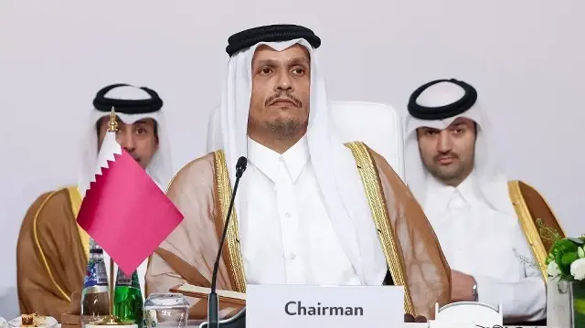 Le Premier ministre et ministre des Affaires étrangères du Qatar, Mohammed ben Abdulrahman Al-Thani, préside une réunion préparatoire à Doha le 14 septembre 2025, en amont d’un sommet arabo-islamique.