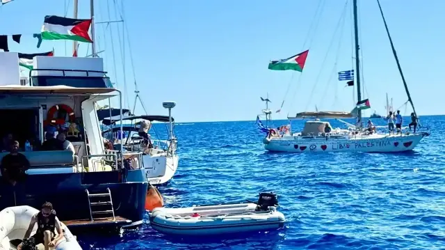 "أسطول الصمود" يعلن اقترابه لمسافة 120 ميلا بحريا من غزة