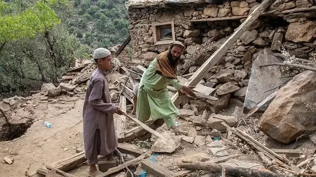 Землетрясение унесло жизни около двух тысяч афганцев