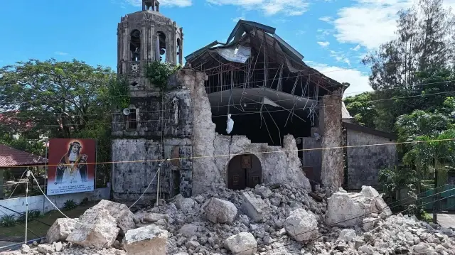 Les autorités redoutent une hausse du bilan après le tremblement de terre meurtrier qui a frappé la région de Cebu, provoquant l’effondrement de plusieurs bâtiments.