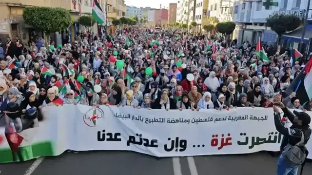 آلاف المغاربة يحتفلون باتفاق وقف إطلاق النار في غزة