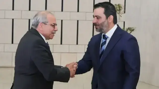 الشيباني يصل بيروت في أول زيارة لوزير بحكومة الشرع إلى لبنان 
