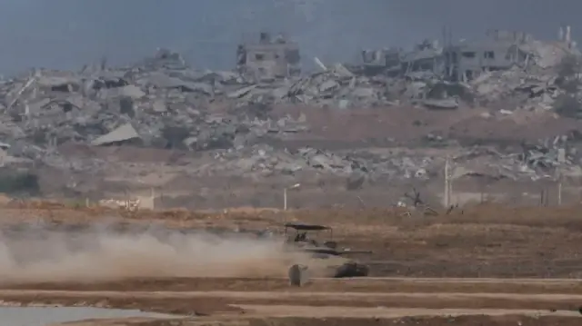 L'agence de défense civile de Gaza a déclaré le 10 octobre que les forces israéliennes avaient commencé à se retirer de certaines parties du territoire, en particulier de la ville de Gaza et de Khan Yunis.