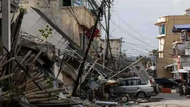 زلزال بقوة 7.4 درجات يضرب الفلبين وتحذيرات من تسونامي
