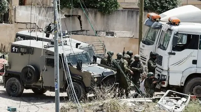 جيش الاحتلال الإسرائيلي يصيب شابين فلسطينيين ويعتقل 4 بالضفة ويهدم منزلا بالقدس