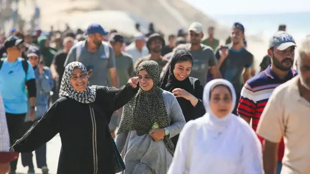 Les forces israéliennes ont déclaré un cessez-le-feu et se sont retirées de certaines positions à Gaza le 10 octobre, alors que des milliers de Palestiniens déplacés commençaient à rentrer chez eux et que les familles des otages du 7 octobre attendaient des nouvelles.