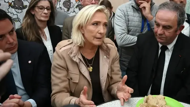 Marine Le Pen, candidate d'extrême droite à trois reprises à l'élection présidentielle française, a déclaré le 8 octobre 2025 qu'elle bloquerait toute action du nouveau gouvernement.