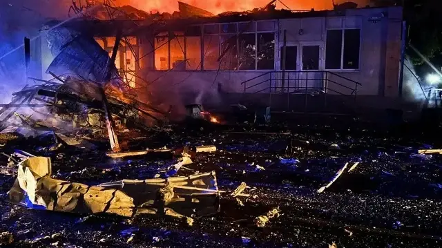 Au moins une personne avait été tuée et 20 autres blessées lors de frappes aériennes russes nocturnes, dans la nuit du jeudi 9 octobre 2025.
