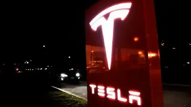US Investigates 2.9 Million Tesla Vehicles Over Self-Driving Safety