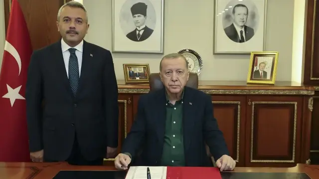 Cumhurbaşkanı Erdoğan, Rize Valiliğini ziyaret etti.