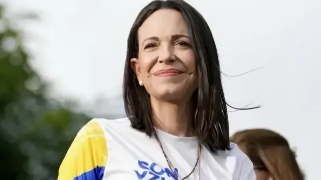 La député et principale opposante vénézuélienne María Corina Machado, Prix Nobel de la Paix 2025.