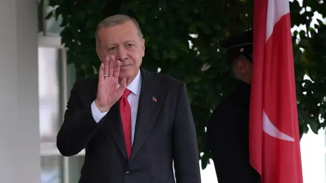 Le président turc Recep Tayyip Erdogan arrive à la Maison Blanche le 25 septembre 2025 à Washington, DC.