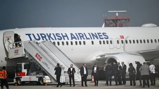 Les 94 militants, dont 18 Turcs, de la Coalition de la Flottille de la Liberté, attaquée et capturée par Israël dans les eaux internationales, sont arrivés à Istanbul à bord d'un avion de la compagnie Turkish Airlines (THY).