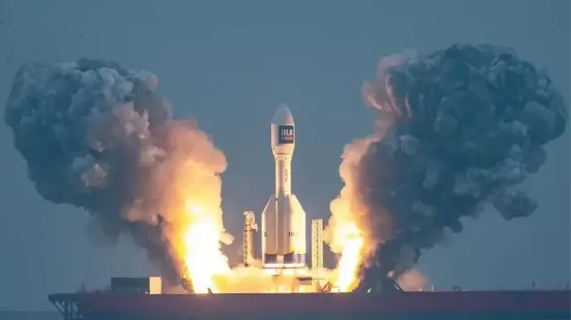 Китай запустил с моря ракету с несколькими спутниками | Фото: China Daily