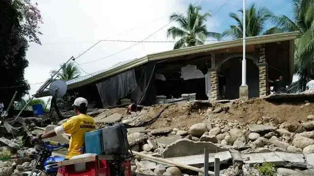 Powerful Twin Earthquakes Strike Philippines, Displacing Thousands