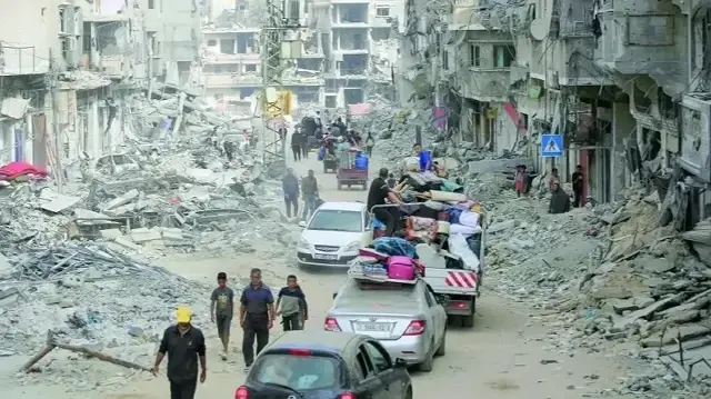 لليوم الثاني.. تواصل عودة النازحين إلى مناطق انسحبت منها قوات الاحتلال بغزة