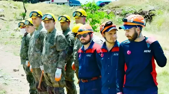 Рассматривается структура, в которой основной упор будет сделан на гражданский компонент, однако в ней также примут участие военные специалисты.